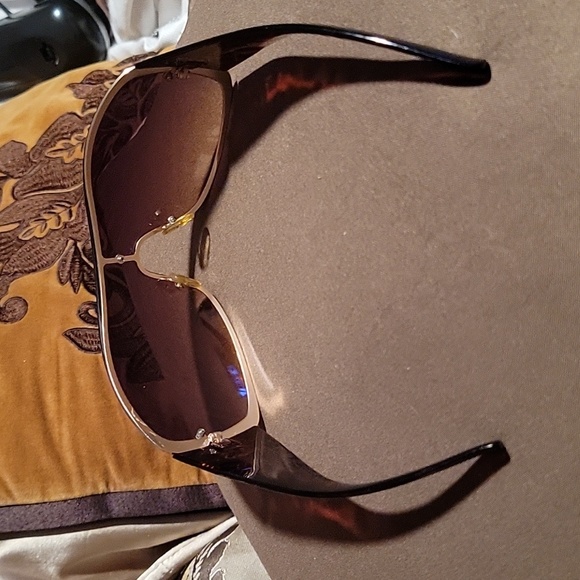 SOLD Tortoise Shield Sunglasses - Picture 7 of 8